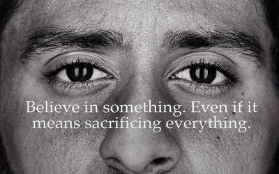 Nike请争议球员Colin Kaepernick做代言，引得美国网友烧鞋玩？